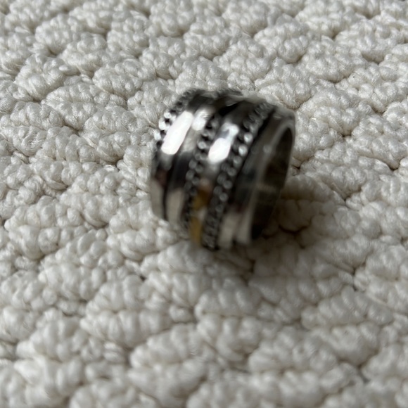 Set of two fun, unusual rings, size 8 - Picture 4 of 5